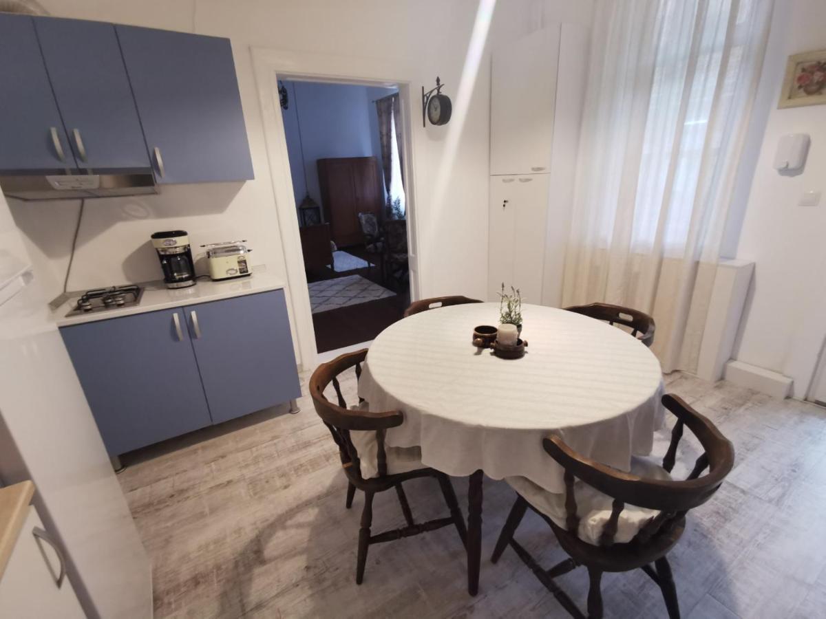 Medieval Apartment Медиаш Экстерьер фото