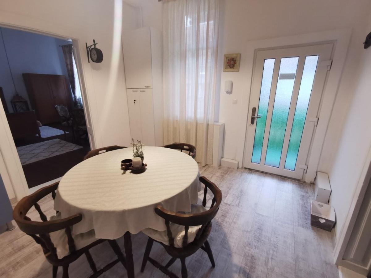 Medieval Apartment Медиаш Экстерьер фото
